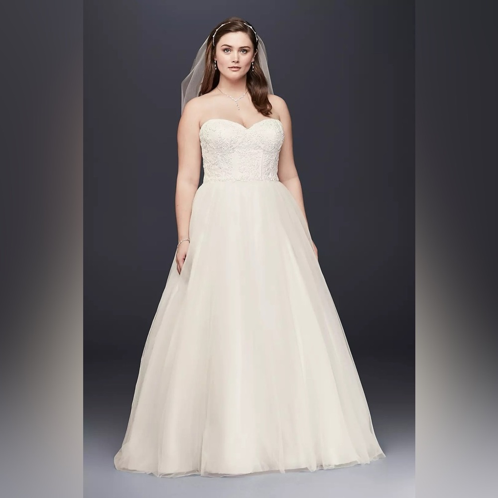 David's Bridal 22W Strapless Wedding Dress with Lace Corset Bodice STYLE# WG3633